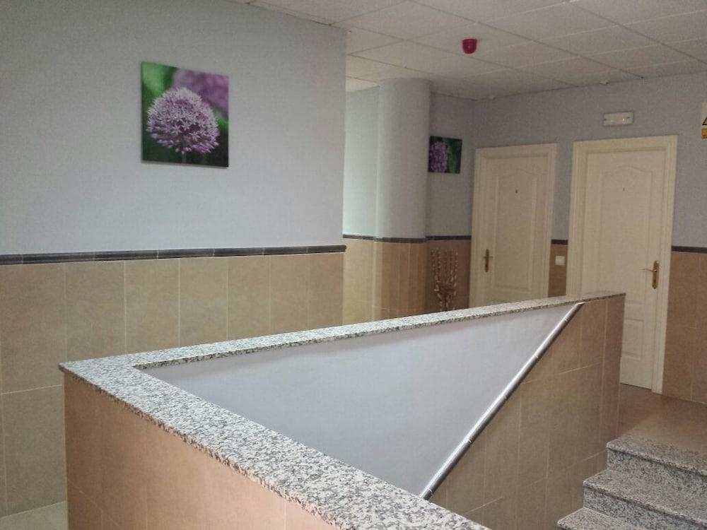 אלורה Hostal La Molina מראה חיצוני תמונה