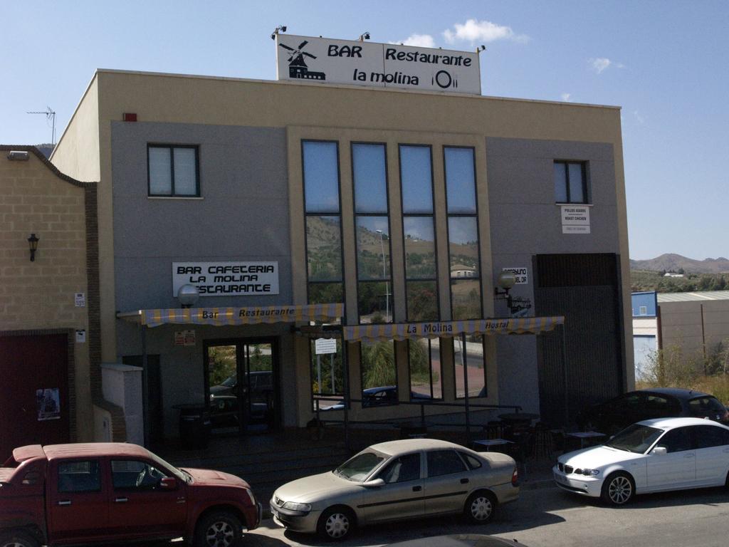 אלורה Hostal La Molina מראה חיצוני תמונה
