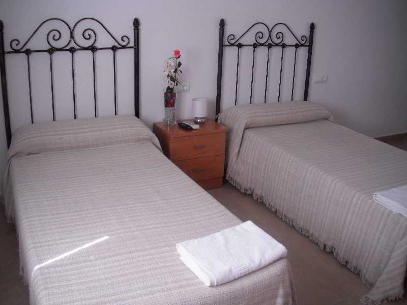 אלורה Hostal La Molina מראה חיצוני תמונה